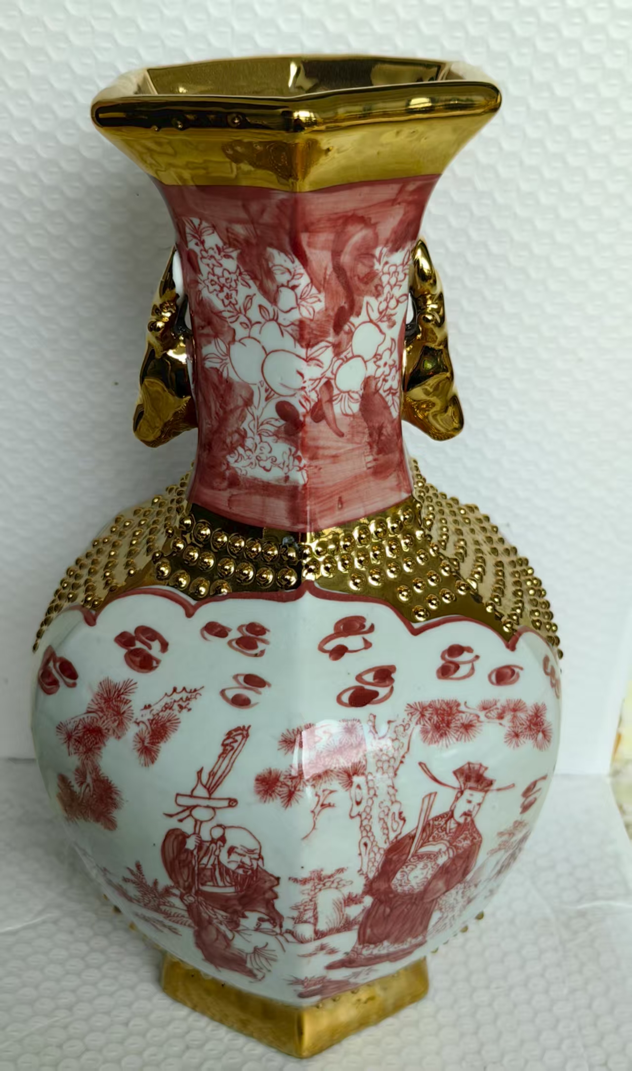 鎏金六方来财白磁釉里红人物双鹿耳尊瓶华茂艺术品交易平台华茂艺术全球交易平台