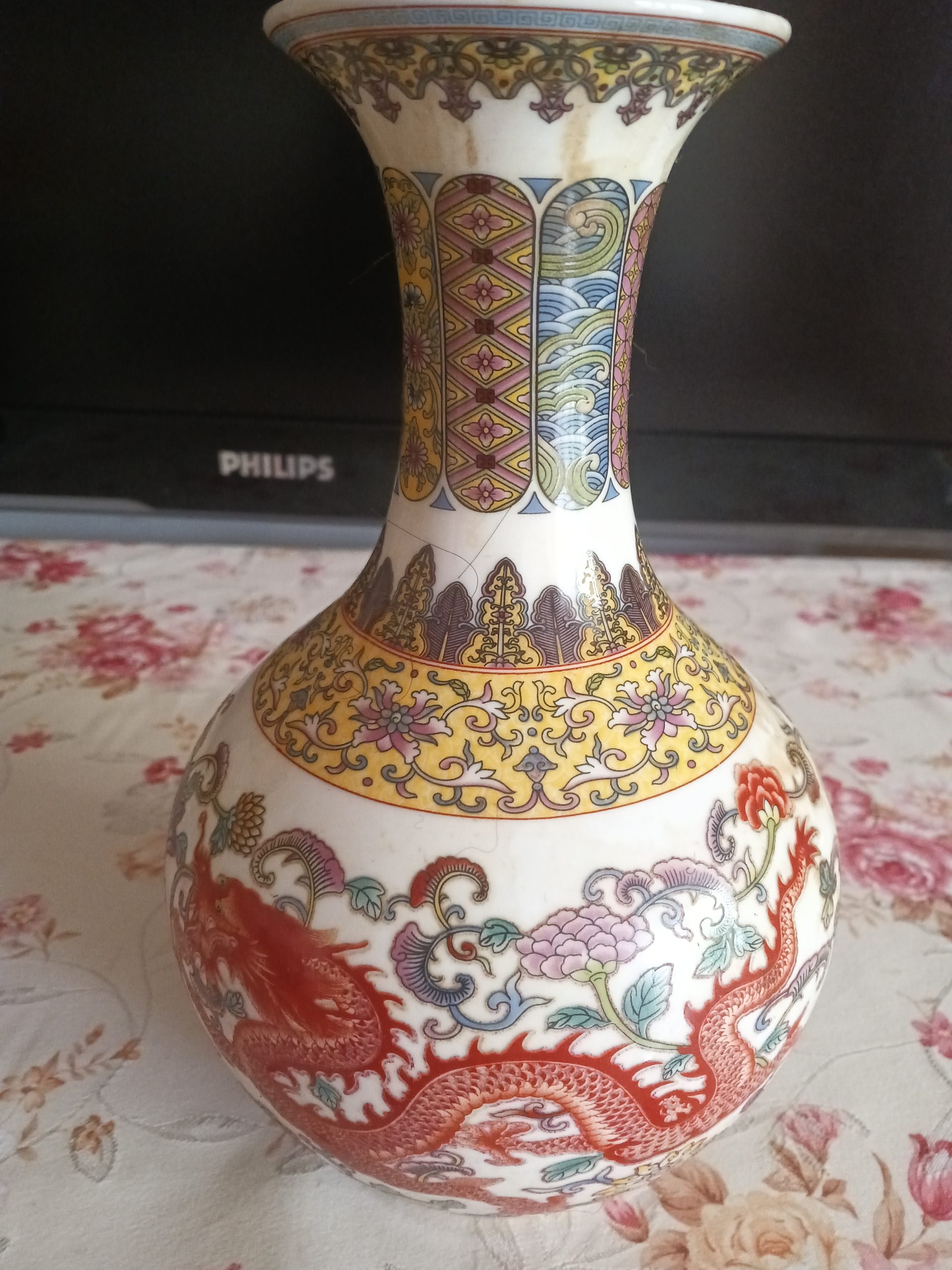 乾隆款五彩龙纹赏瓶华茂艺术品交易平台华茂艺术全球交易平台