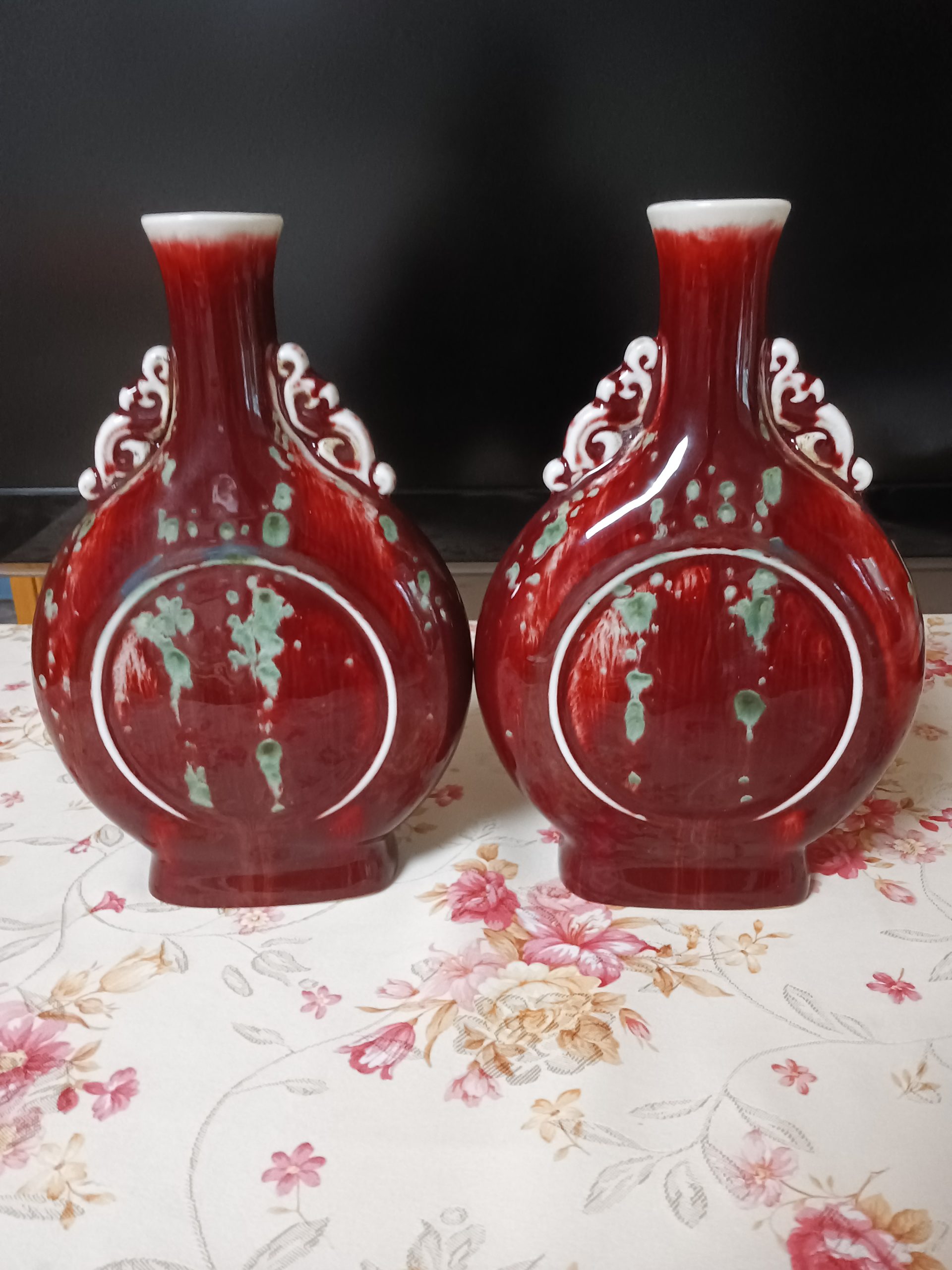 康熙御制郎红双耳对瓶华茂艺术品交易平台华茂艺术全球交易平台