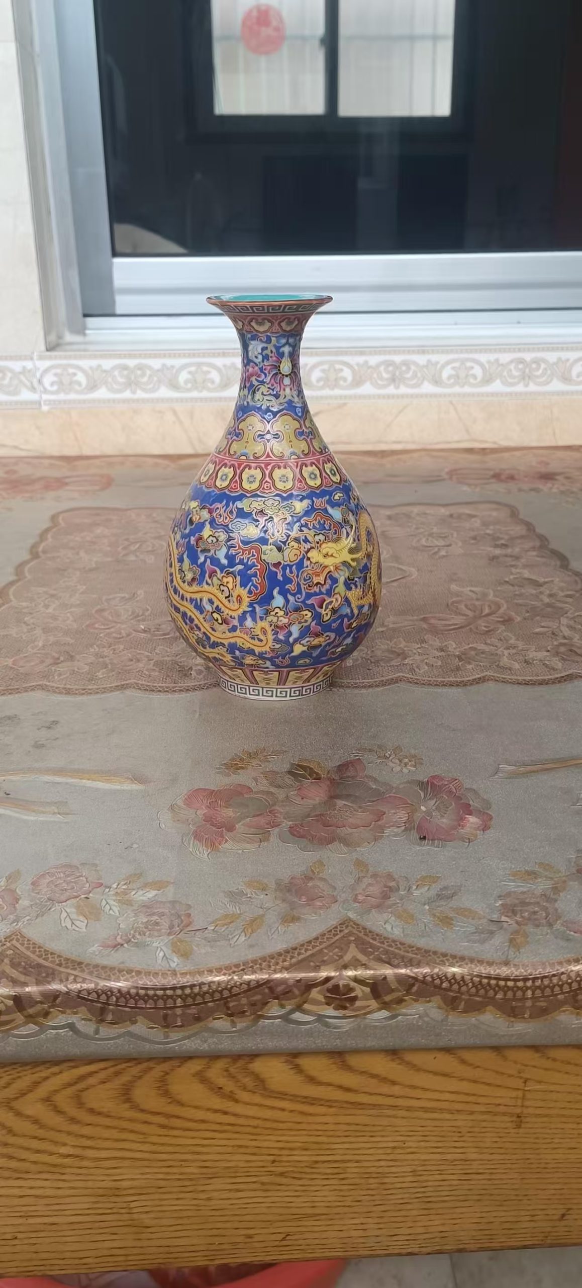 黄地粉彩龙纹瓶华茂艺术品交易平台华茂艺术全球交易平台