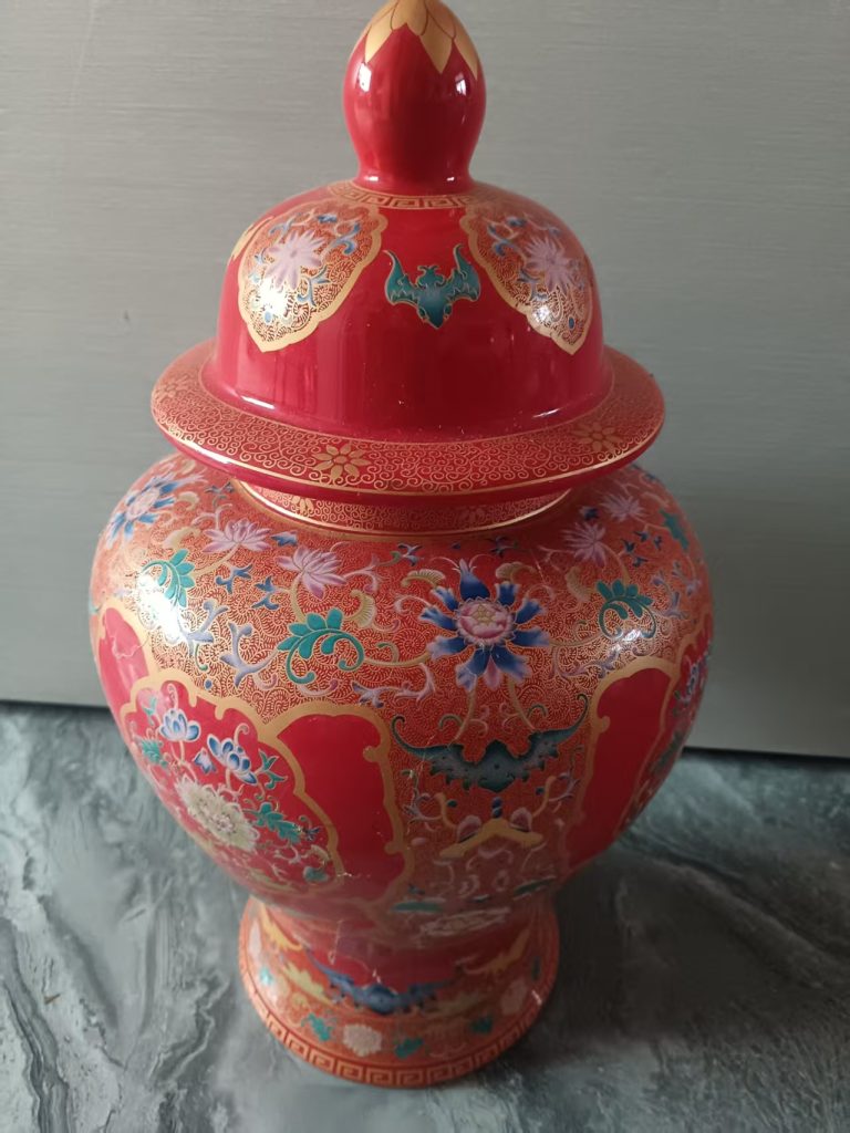 图片[1]华茂艺术品交易平台乾隆年制瓷器大红瓶华茂艺术品交易平台华茂艺术全球交易平台
