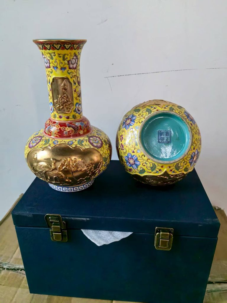 图片[1]华茂艺术品交易平台雍正年制景泰蓝珐琅彩瓷瓶华茂艺术品交易平台华茂艺术全球交易平台